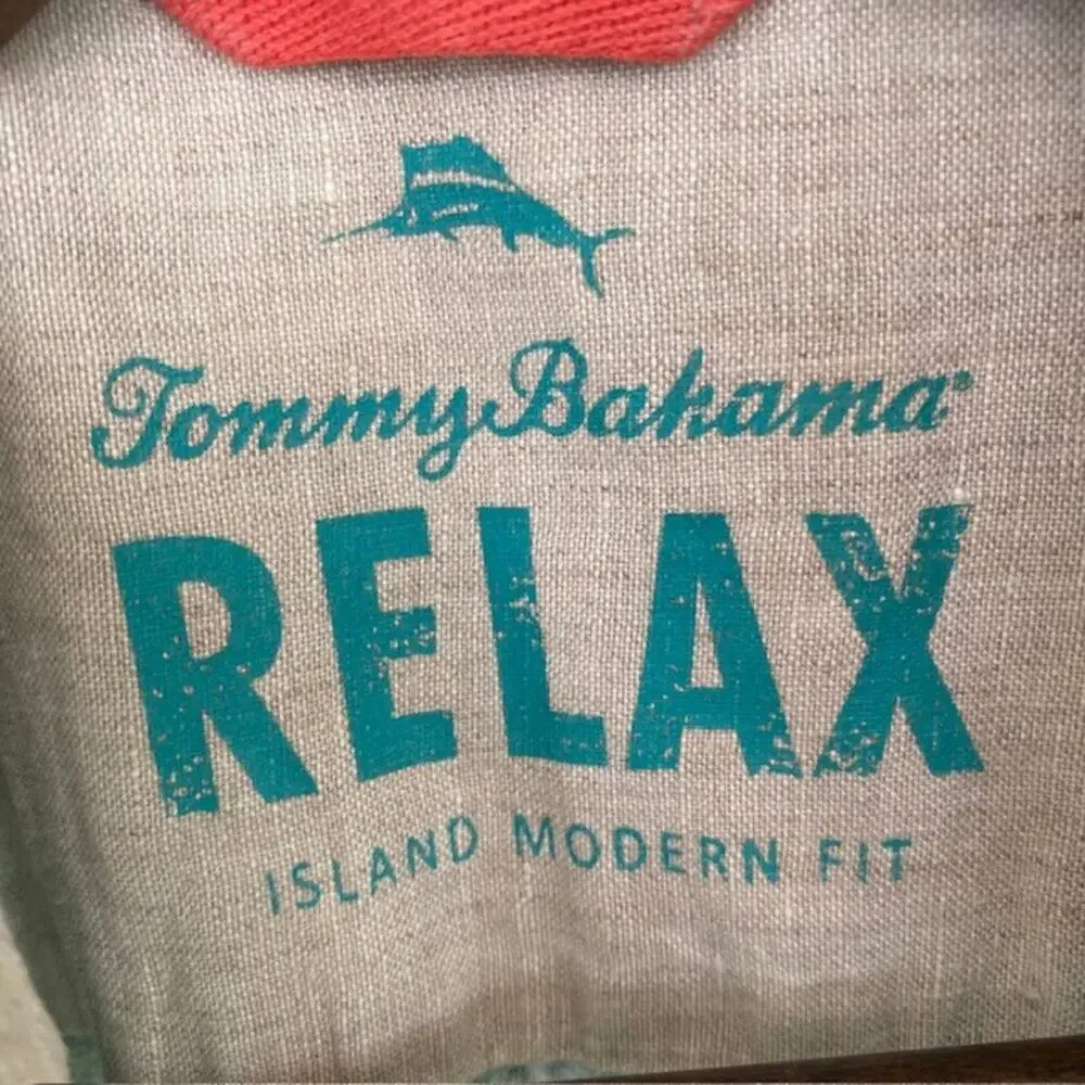 Tommy Bahama Relax Island Modern Fit Button Up Hawaiian Shirt - Size Medium